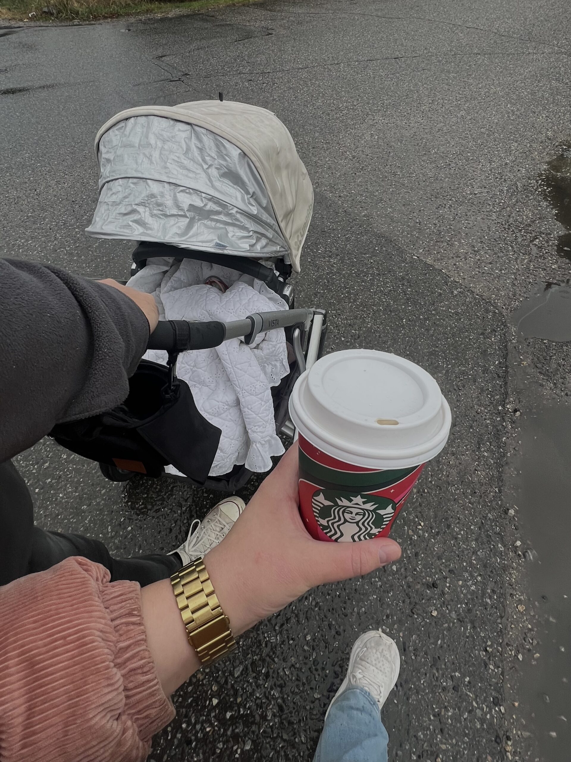 mom blogger walking with baby to coworking space before pitching guest blog posts