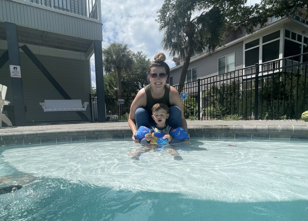 Mom business owner playing with son during the summer showing easier ways to make content | The Comma Mama Co.